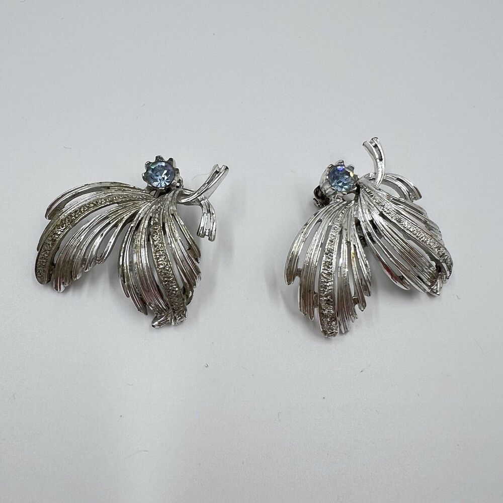 Vtg Signed Emmons Silver Toned Leaf & Prong Set Blue Rhinestone Clip-On Earrings